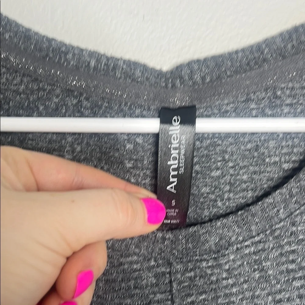 Women’s Small Gray Long Sleeve Sweater